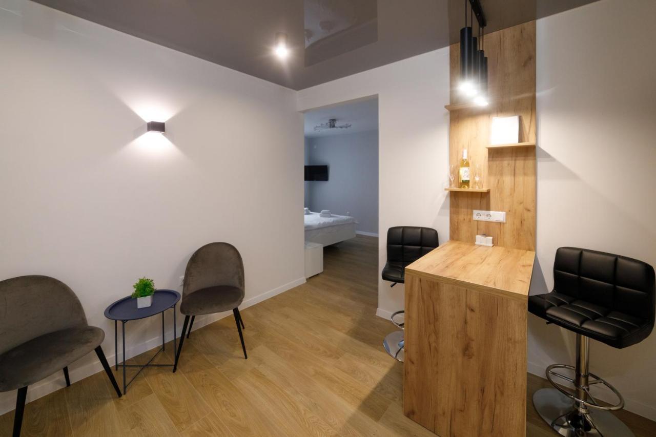Pure Apartments Lviv Buitenkant foto